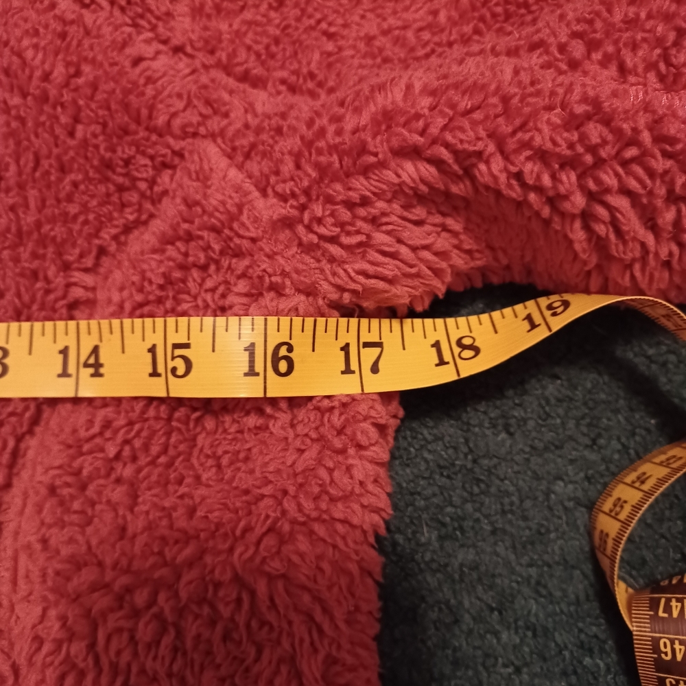 Fuzzy Reebok jacket - Picture 8 of 9